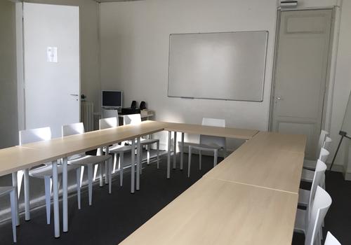 France Langue Bordeaux classroom2